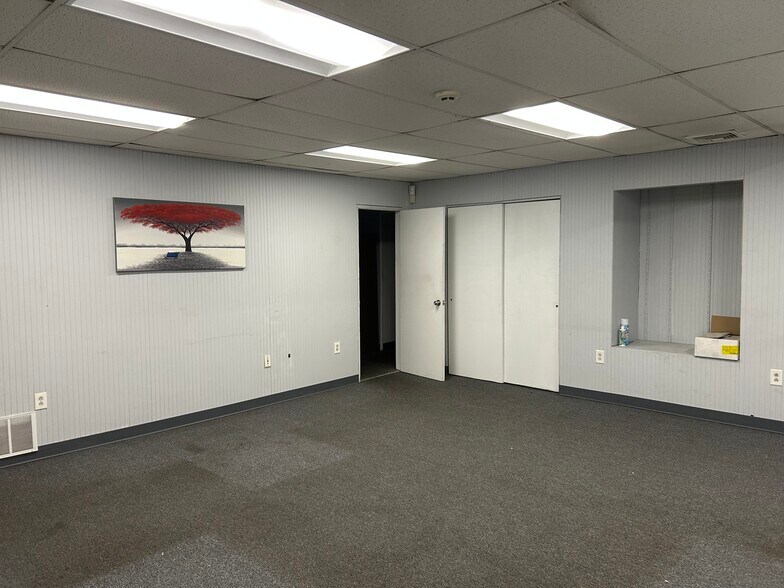 More Photos Of 2221 E Clearfield St, Philadelphia Warehouse For Lease