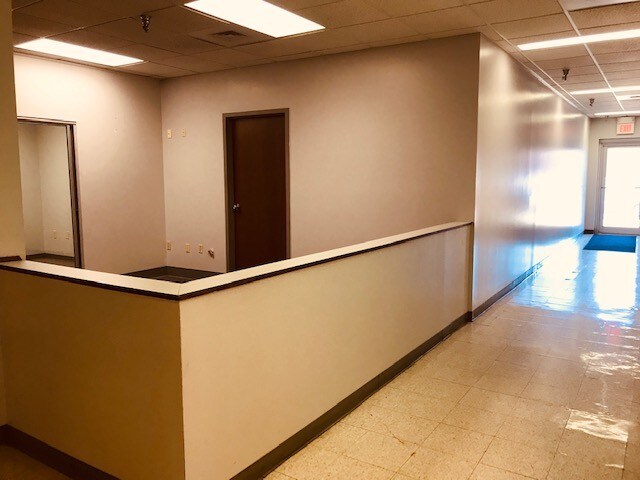 More Photos Of 222 W 6th St, Junction City Office For Sale
