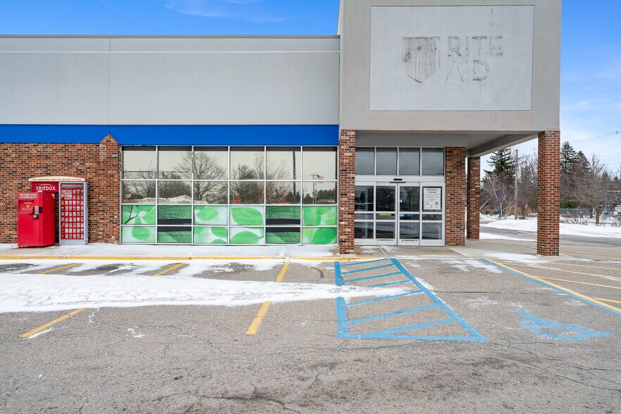 More Photos Of 195 M 66 N, Charlevoix Drugstore For Sale