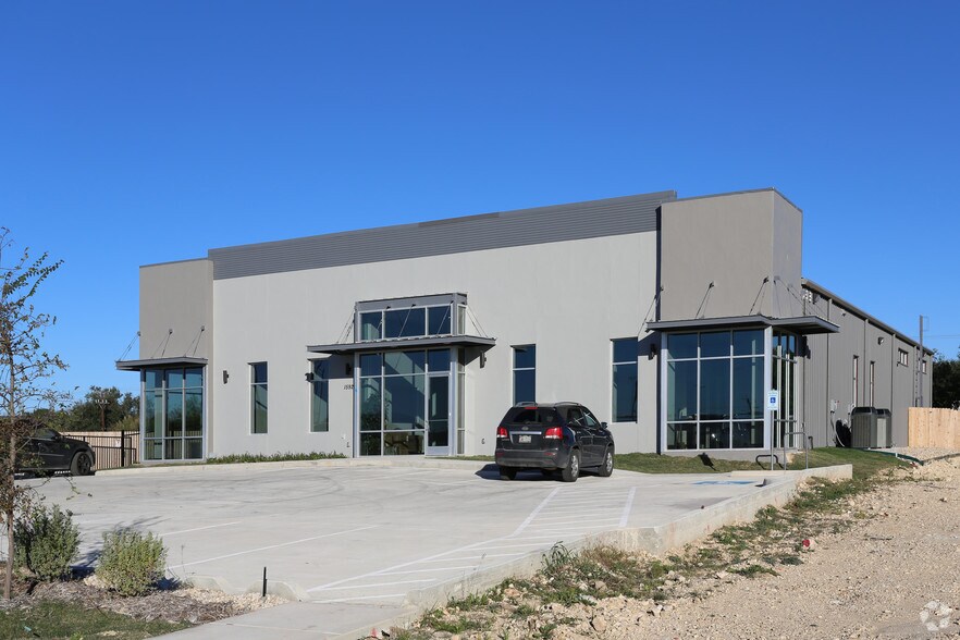 More Photos Of 15926 University Oak, San Antonio Warehouse For Lease