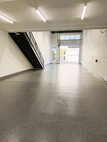 More Photos Of 3584 Plover, Naples Warehouse For Lease