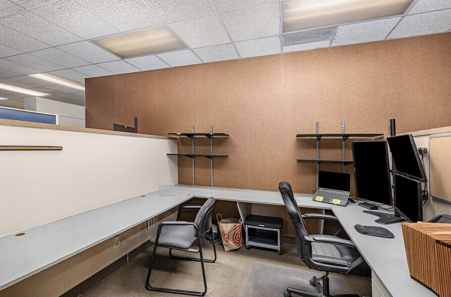 More Photos Of 1781 W County Road B, Saint Paul Office For Sale