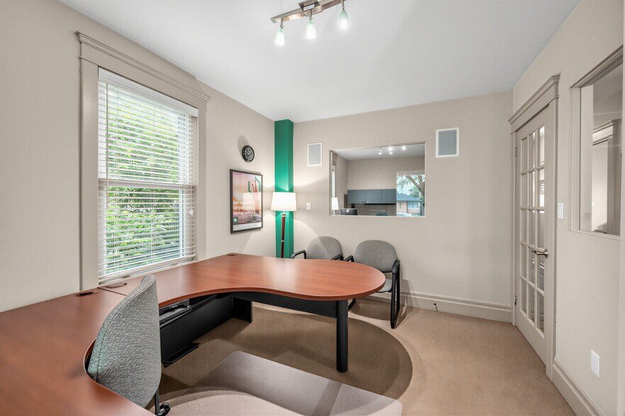More Photos Of 3569 Cawthra Rd, Mississauga Office For Sale