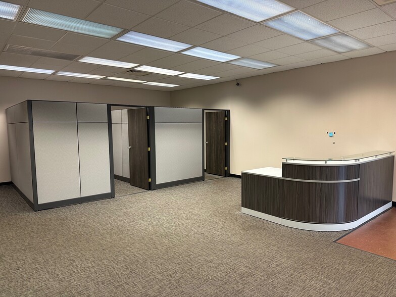 More Photos Of 2351 Whirlpool St, Niagara Falls Office For Lease
