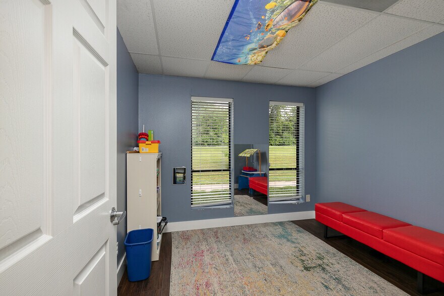 More Photos Of 500 W Daniels St, Ozark Office For Sale