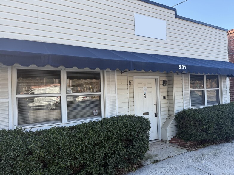 Primary Photo Of 237 Barnwell Ave NW, Aiken Office For Lease