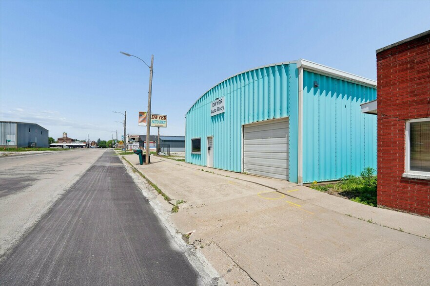 More Photos Of 215 S Division St, Stuart Warehouse For Lease