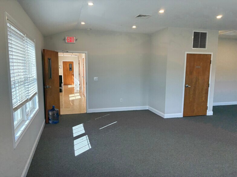 More Photos Of 399 Oak St, South Amboy Flex For Lease