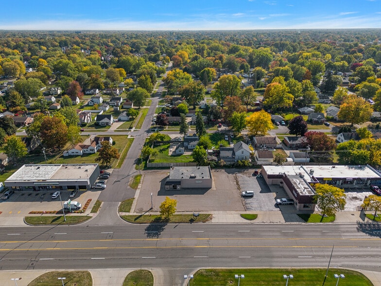 More Photos Of 32611 Ford Rd, Garden City Freestanding For Lease