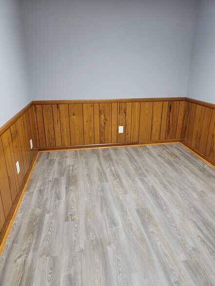 More Photos Of 112 E Dixon Blvd, Shelby Office For Lease