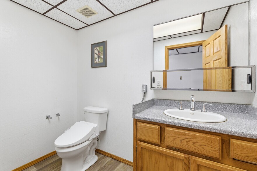 More Photos Of 5000 Bechelli Ln, Redding Office For Sale
