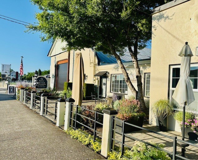 More Photos Of 258 N Kutch St, Carlton Storefront For Lease