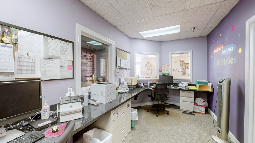 More Photos Of 1701 Spring St, Jeffersonville Medical For Sale