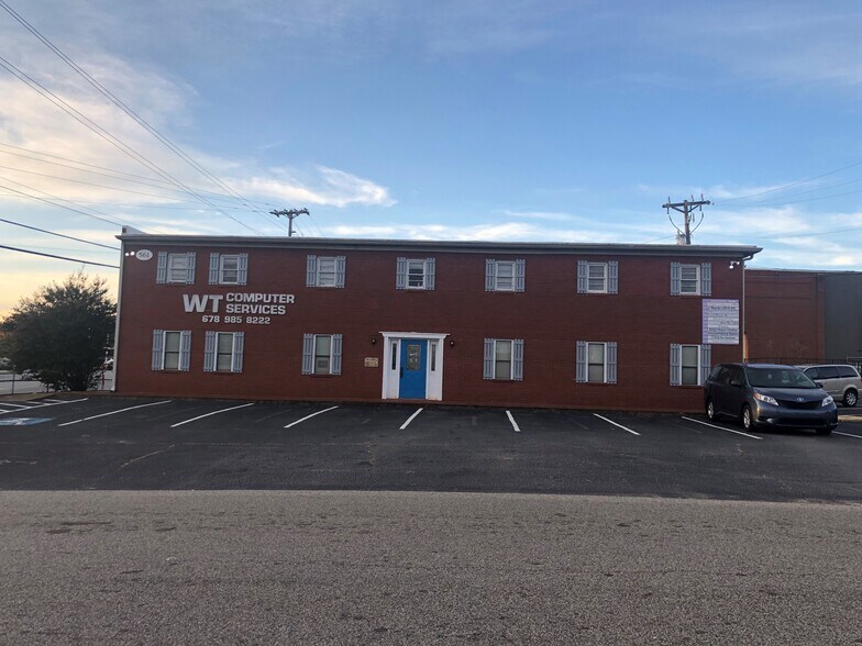 More Photos Of 561 W Pike St, Lawrenceville Office For Lease
