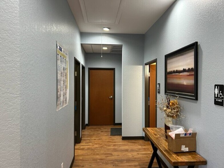 More Photos Of 4722 College Park, San Antonio Light Distribution For Sale