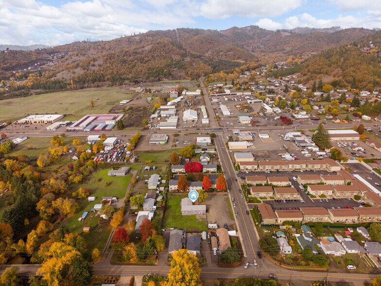 More Photos Of 132 NE Rifle Range St, Roseburg Apartments For Sale