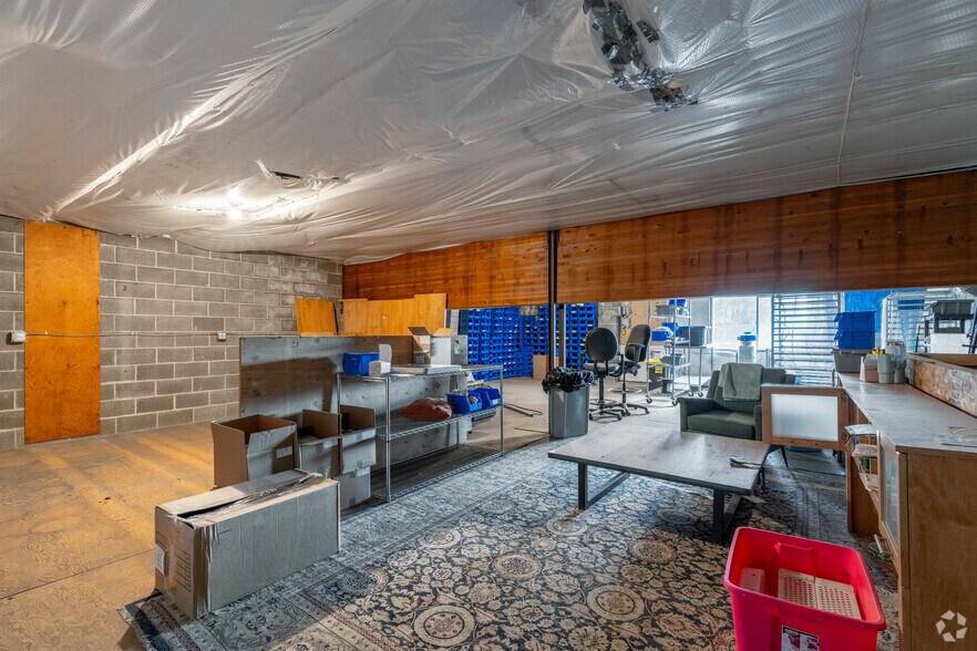 More Photos Of 2435 SE 10th Ave, Portland Industrial For Sale