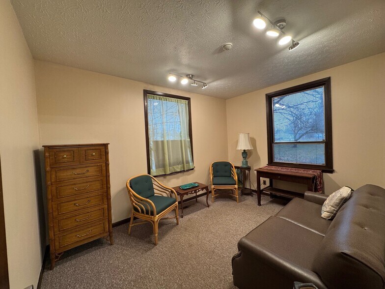 More Photos Of 26025 Broadway Ave, Bedford Office For Sale