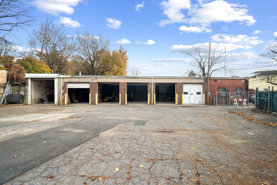 More Photos Of 76 Runyon Ave, Yonkers Industrial For Sale