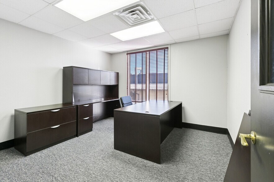 More Photos Of 1841 Enterprise Dr, Harvey Service For Lease