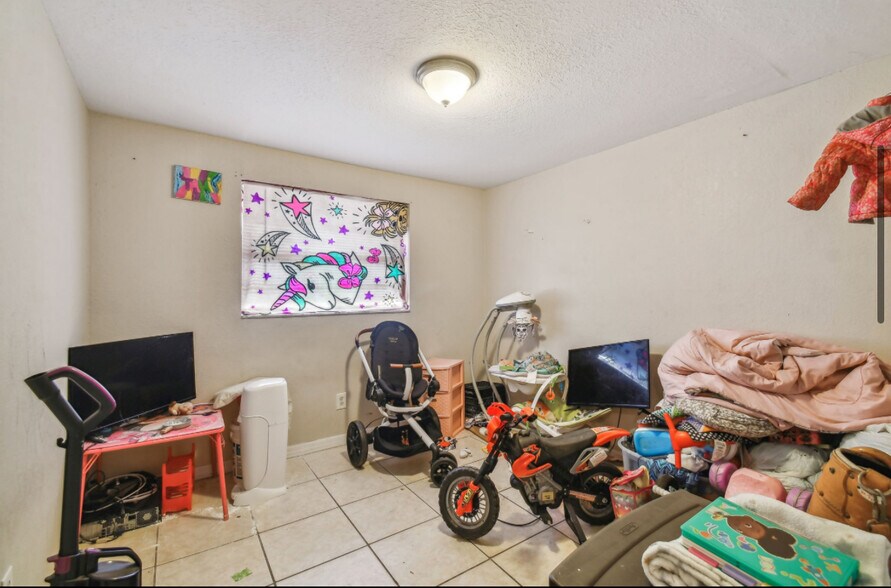 More Photos Of 4507-4517 E Giddens Ave, Tampa Multifamily For Sale