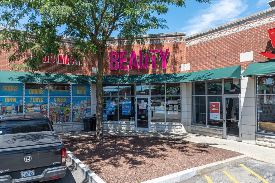 More Photos Of 3952 W Cermak Rd, Chicago Storefront For Lease