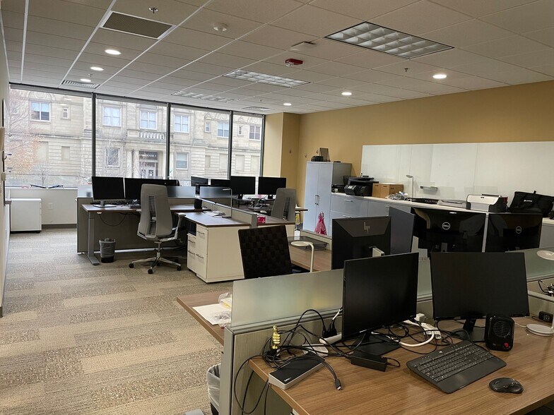 More Photos Of 130 S Main St, South Bend Office For Lease