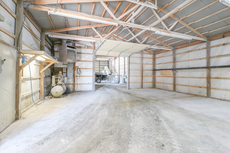 More Photos Of 1292 SW 125th Rd, Holden Light Manufacturing For Sale