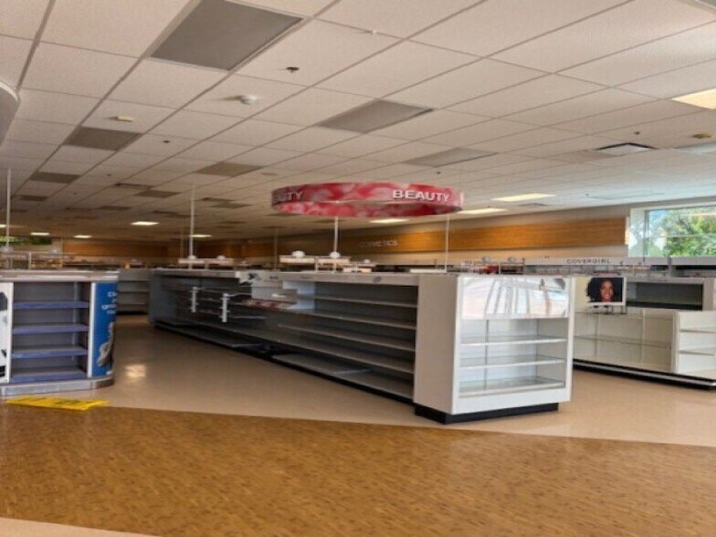 More Photos Of 63033 Van Dyke Rd, Washington Freestanding For Lease