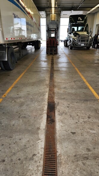More Photos Of 3070 Commodity Ln, Green Bay Truck Terminal For Sale