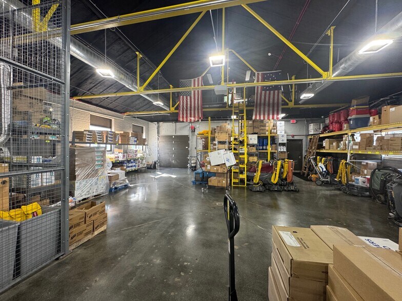 More Photos Of 817 Moody St, Waltham Medical For Lease