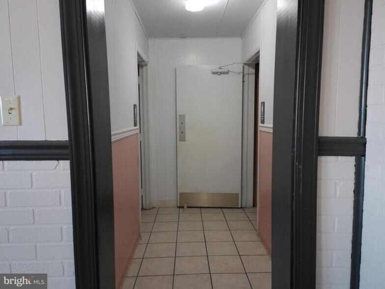 More Photos Of 2 W Market St, Gratz Storefront Retail Residential For Lease