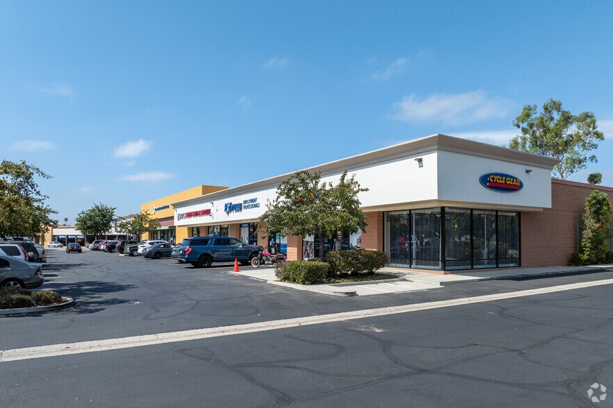 More Photos Of 2351-2381 Vineyard Ave, Oxnard General Retail For Lease