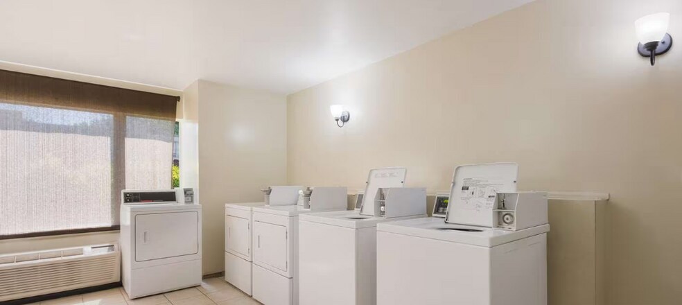 More Photos Of 1125 E Gore Blvd, Lawton Hotel For Sale