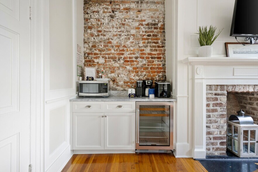 More Photos Of 21 Broad St, Charleston Storefront Retail Residential For Sale