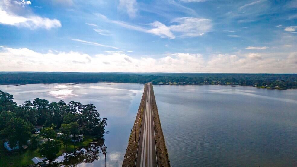 More Photos Of 13050 U.S. 190 hwy, Onalaska Freestanding For Sale