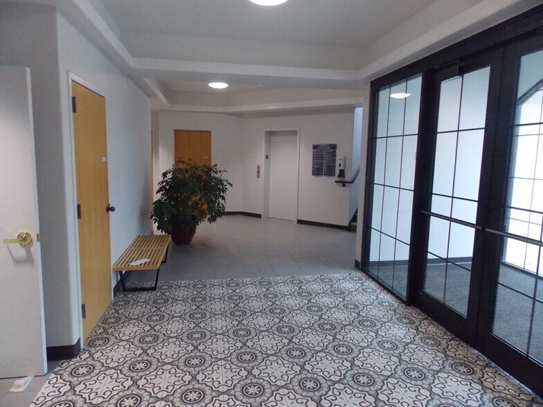 More Photos Of 1201 Wakarusa Dr, Lawrence Office For Lease