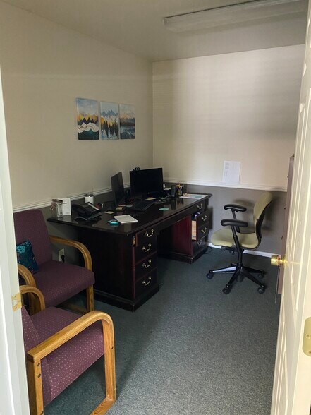 More Photos Of 1455-1463 W Center St, Orem Showroom For Lease
