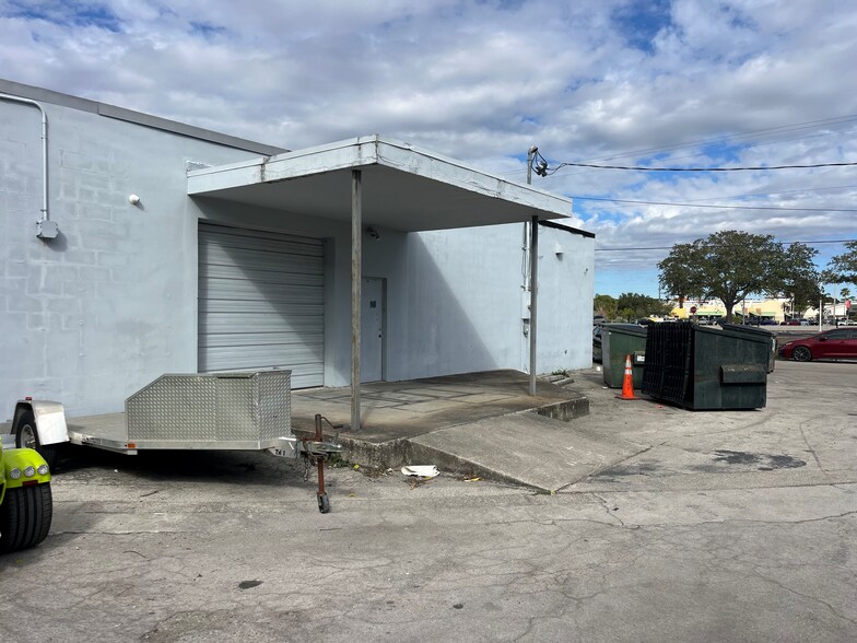 More Photos Of 4601 Fowler St, Fort Myers Freestanding For Lease