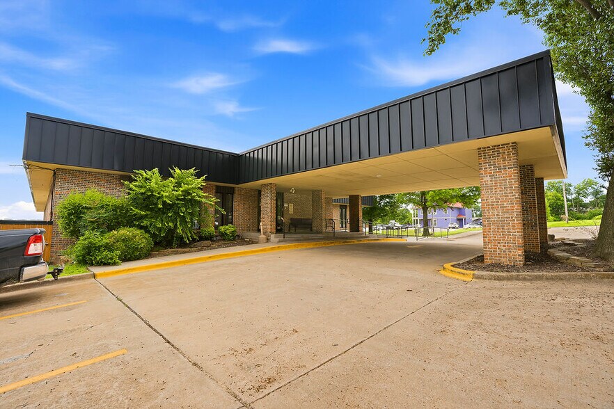 More Photos Of 1414 Arlington St, Ada Medical For Lease