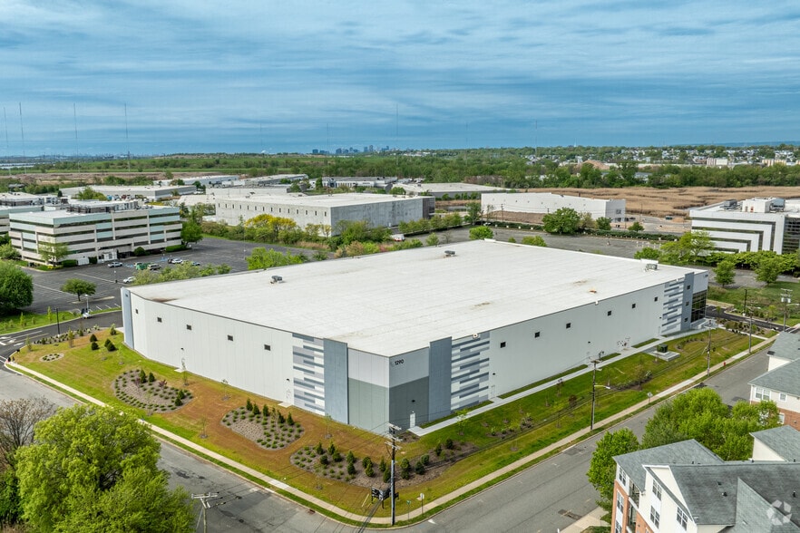More Photos Of 1290 Wall St W, Lyndhurst Distribution For Lease