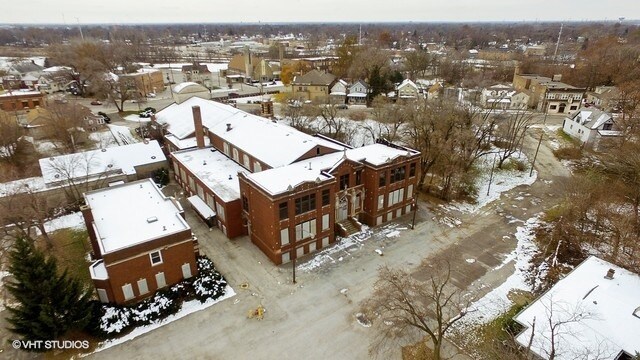 More Photos Of 310 E 137th St, Chicago Self Storage For Sale
