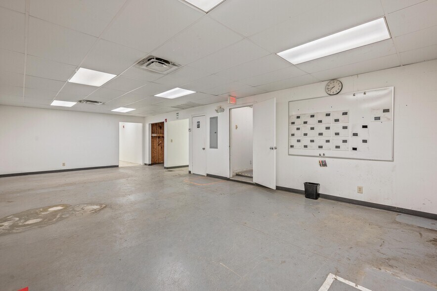 More Photos Of 3041 Gateway Dr, Pompano Beach Warehouse For Sale