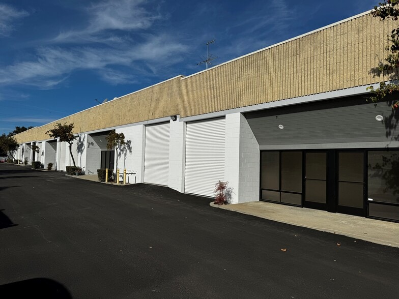 More Photos Of 2889 Bunsen Ave, Ventura Warehouse For Lease