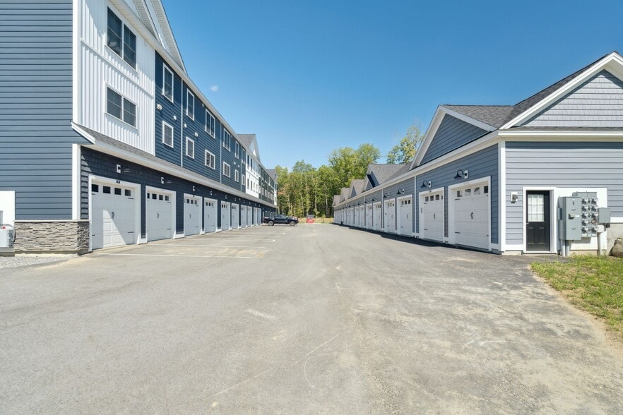 More Photos Of 3 Quill Lane, Barrington Apartments For Lease