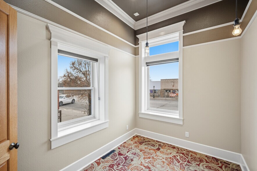 More Photos Of 101 S Big Horn Ave, Moorcroft Flex For Sale