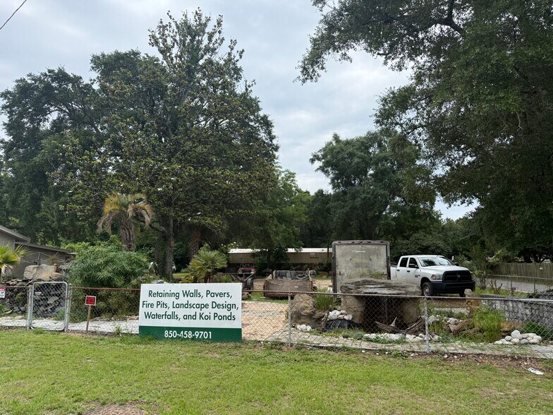 More Photos Of 9202 N Davis Hwy, Pensacola Freestanding For Sale