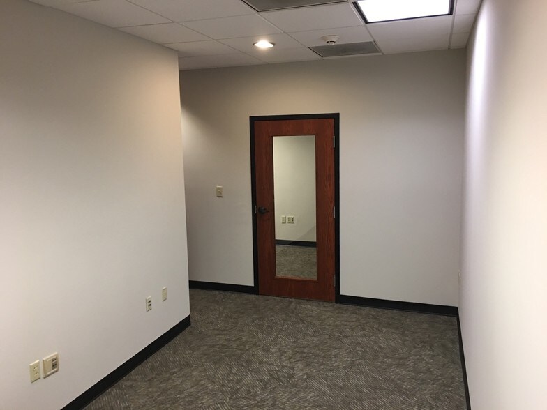 More Photos Of 700 Washington St, Columbus Office For Lease