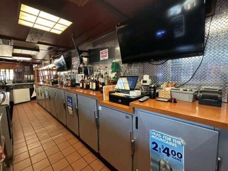More Photos Of 1219 Main St, Gresham Bar For Sale