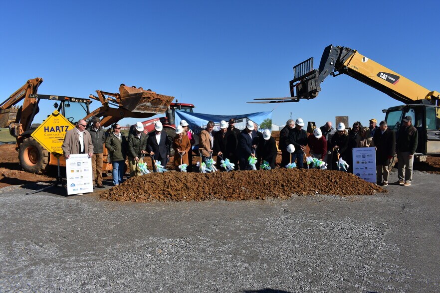 More Photos Of 322 International Drive, Cadiz Distribution For Sale